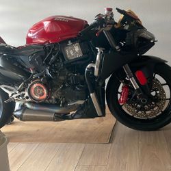 2022 Ducati V2 Panigale Part Out
