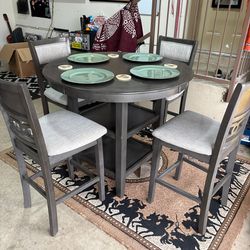Round dining table set