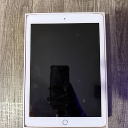 Apple iPad (6th Generation) 32GB Wi-Fi + Cellular