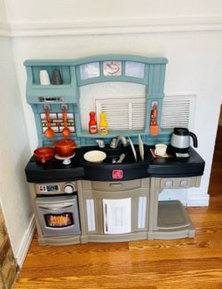 Step2 Best Chef's Kitchen Set, Kids Play Kitchen