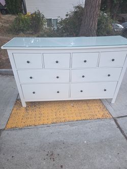 White glossy 8 drawers Dresser.