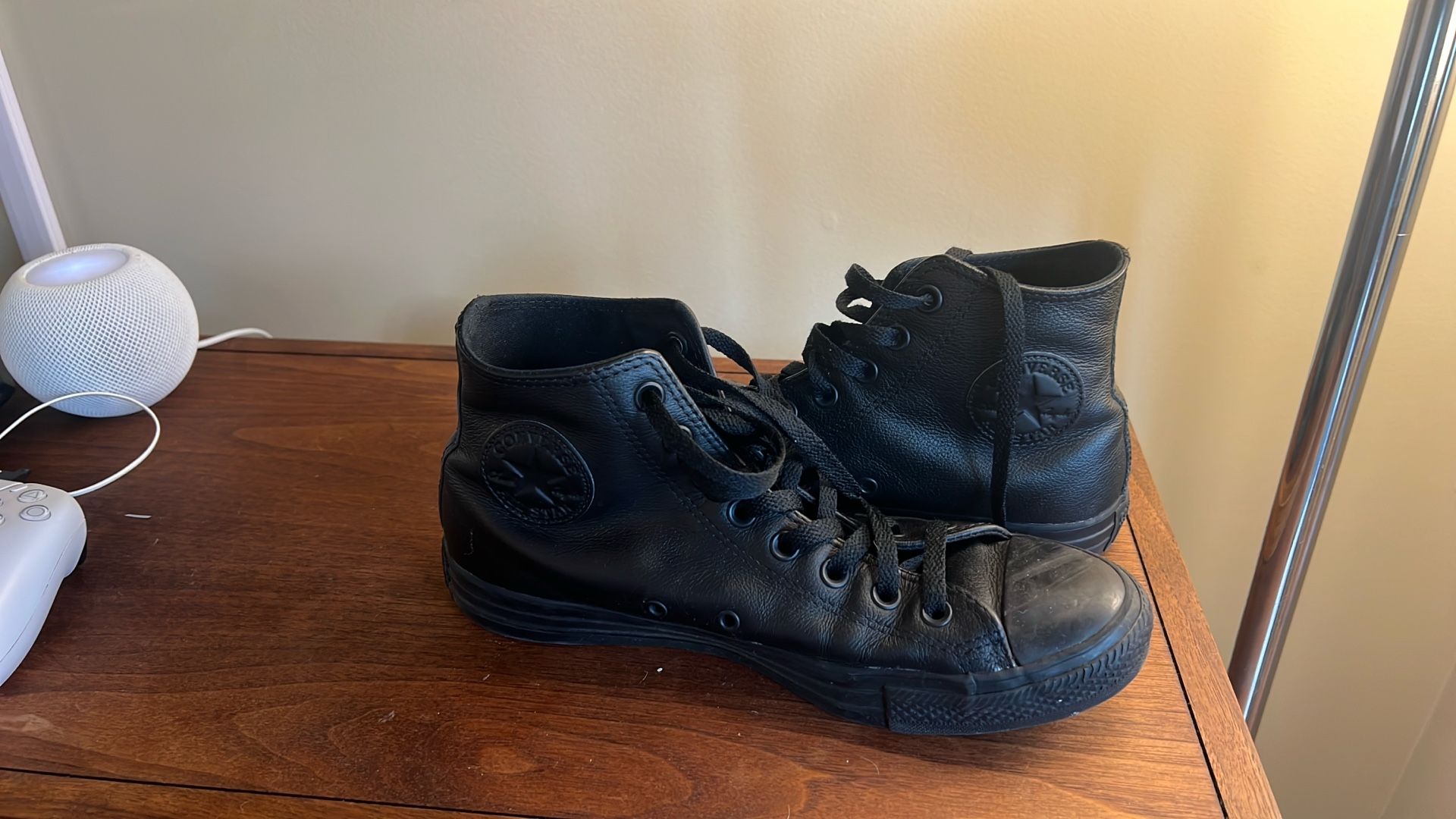 8.5 Black Leather Converse Mens