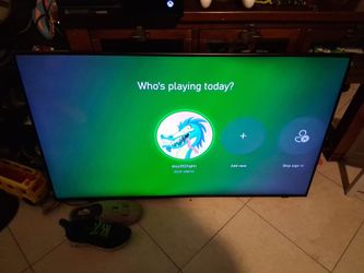 50" Samsung 4K Smart TV + Xbox One Console Gaming Bundle (2 Controllers)