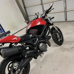 2009 Ducati Monster 696