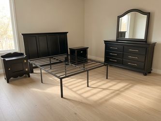 Queen Bedroom Set - Black with Gold Accents | Beautiful Refinished