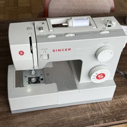 amazing singer sewing machine for sale!