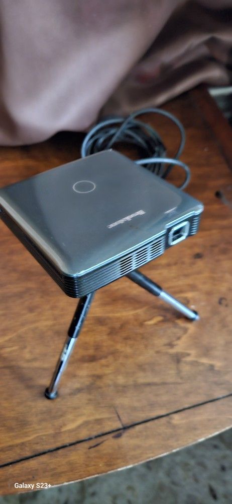 Brookstone Pocket Micro Mini Projector 1080p 801143 Projector w/ Power Cable