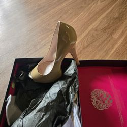 Beautiful Vince Camuto Tan Pumps
