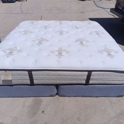 King Stearns And Foster Mattress And Box Spring 