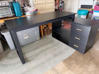 Modem desk with right return