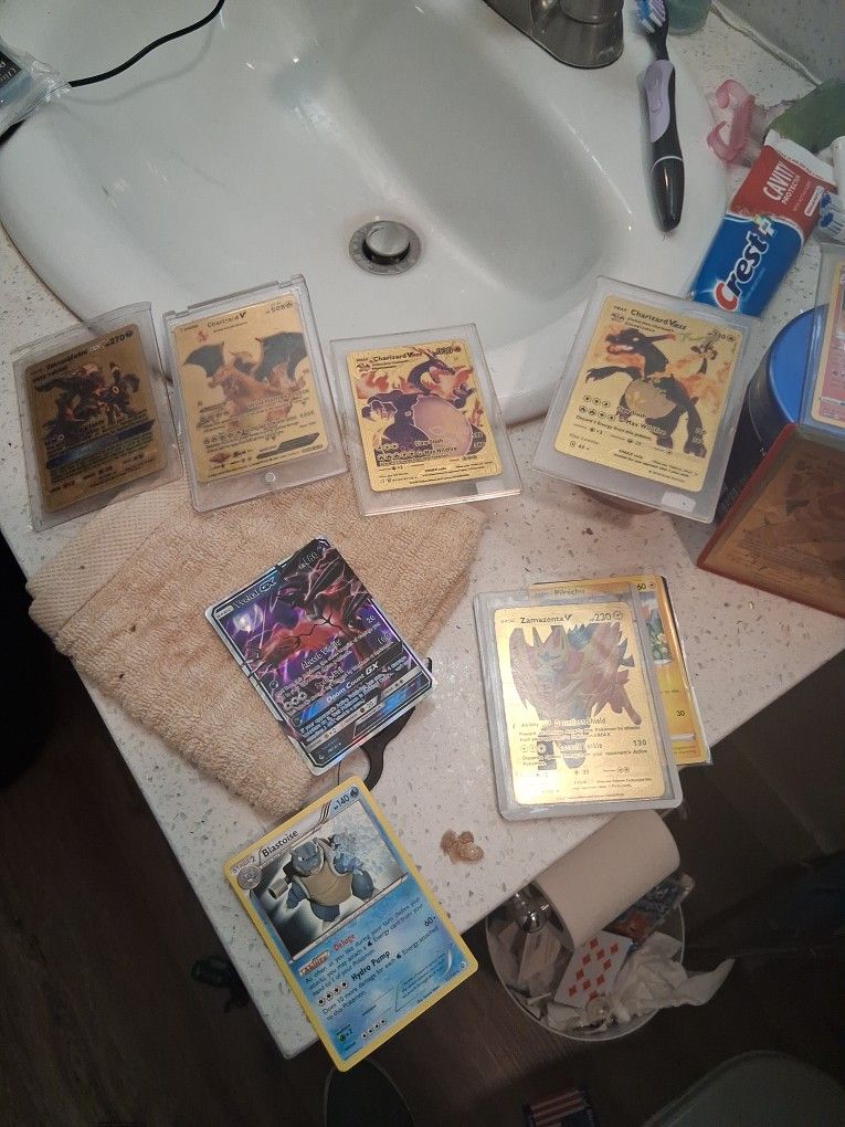 Gold Pokémon Is hologram card. CHARIZARD NUM.330. _508