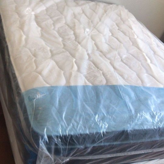 Queen Size Mattress Pillow Top With Box Springs✅