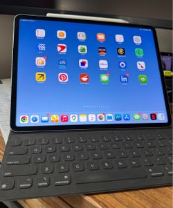 Apple iPad Pro with Smart Keyboard Folio