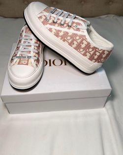 pink/nude Dior Walk’n’Dior Sneakers.