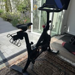 🏋️‍♀️ Peloton Bike+ (Plus) – Excellent Condition –  $800 L