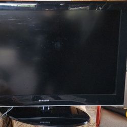 Samsung tv 40 inches good work  NO TIENE  CONTROL $45