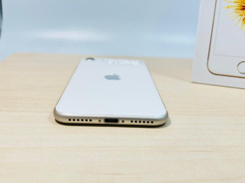 Apple iPhone SE 5G 64GB (3rd Gen) Fully Functional