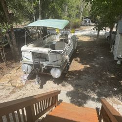 2004 24’ Bentley Pontoon 240