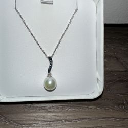 SALE! Na Hoku Pearl Factory 14k Gold blue diamonds and a rare green Akoya pearl. This s