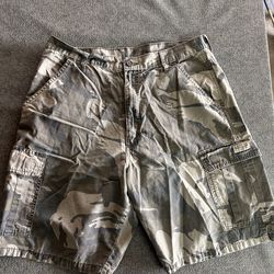 Wrangler camo cargo shorts