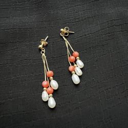 Cute vintage  14K solid gold earring
