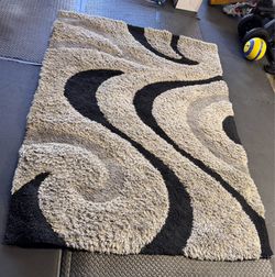 Area rug 8 ft by 5 ft