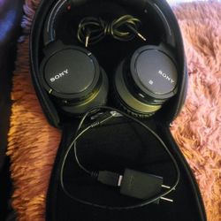Sony Wireless Bluetooth &  Noise Canceling Wireless Headphones Black Tested 
Complete With Cover 

32st & Greenway Cash Firm 