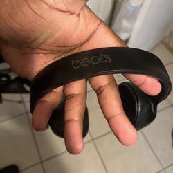 Beats Solo Pros ( Don’t Work Need New Sound Barring)