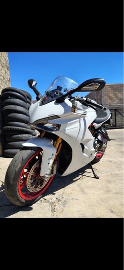 2018 Ducati Super-sport low miles like new