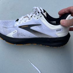 Running Shoes Women’s Size 9