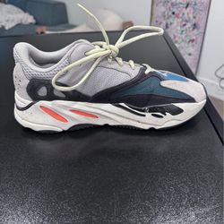 Yeezy boost 700 wave runner size 9