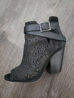 Black hill shoes size 6.5