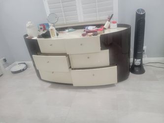 Elegant dresser