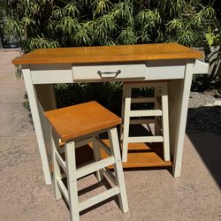 Island W Bar Stools