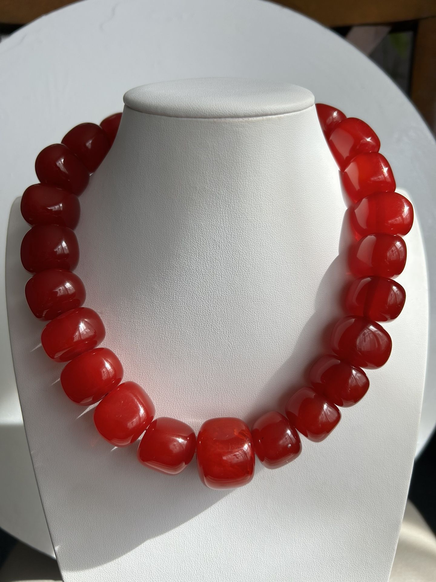 Beautiful Vintage Style Red Amber Resin Beads Necklace