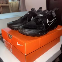 Nike flex runner 2 (psv) Size 12.5C (child)