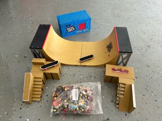 Tech Deck Skatepark Ramp Set with Fingerboards