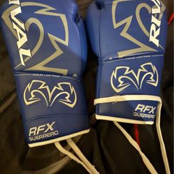 Rival Pro Boxing Gloves 10oz XL