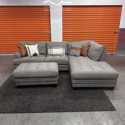 Gorgeous Sectional Couch  (Free Delivery 🚚)