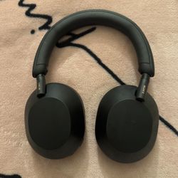 Sony headphones 1000XM5