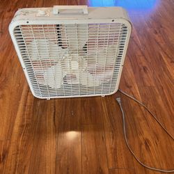 Lakewood 20” Box Fan Metal 3 Speed 5 Blade Fan Working