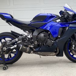Yamaha R1 2022