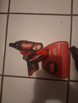Milwaukee m12