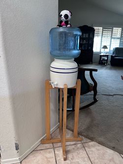 3 gallon water crock with stand
