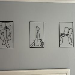 Metal Reader Wall Art 