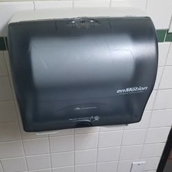 Paper Towel Dispenser TOUCHFREE New In Box