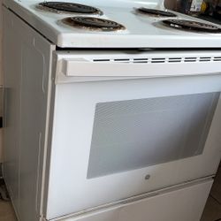 G E Electric Stove