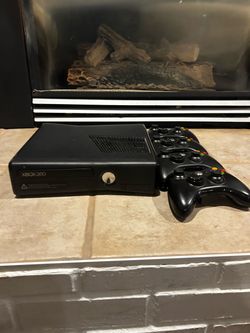 Xbox 360 Slim with 4 controllers and plenty games