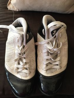 UNDERAMOUR SIZE 9
