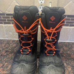 Boys Columbia Snow boots 200 Grams Size 5 